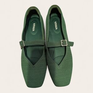Vivaia Women's Classic Green Flats Size 10